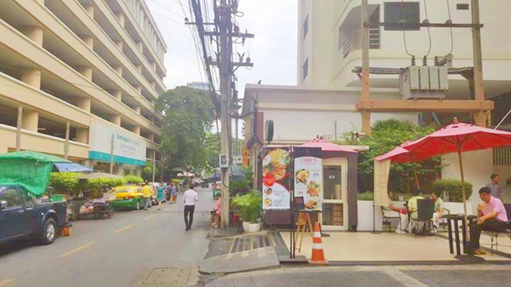 First 1 Boutique Hostel At Sukhumvit 1 Бангкок Экстерьер фото