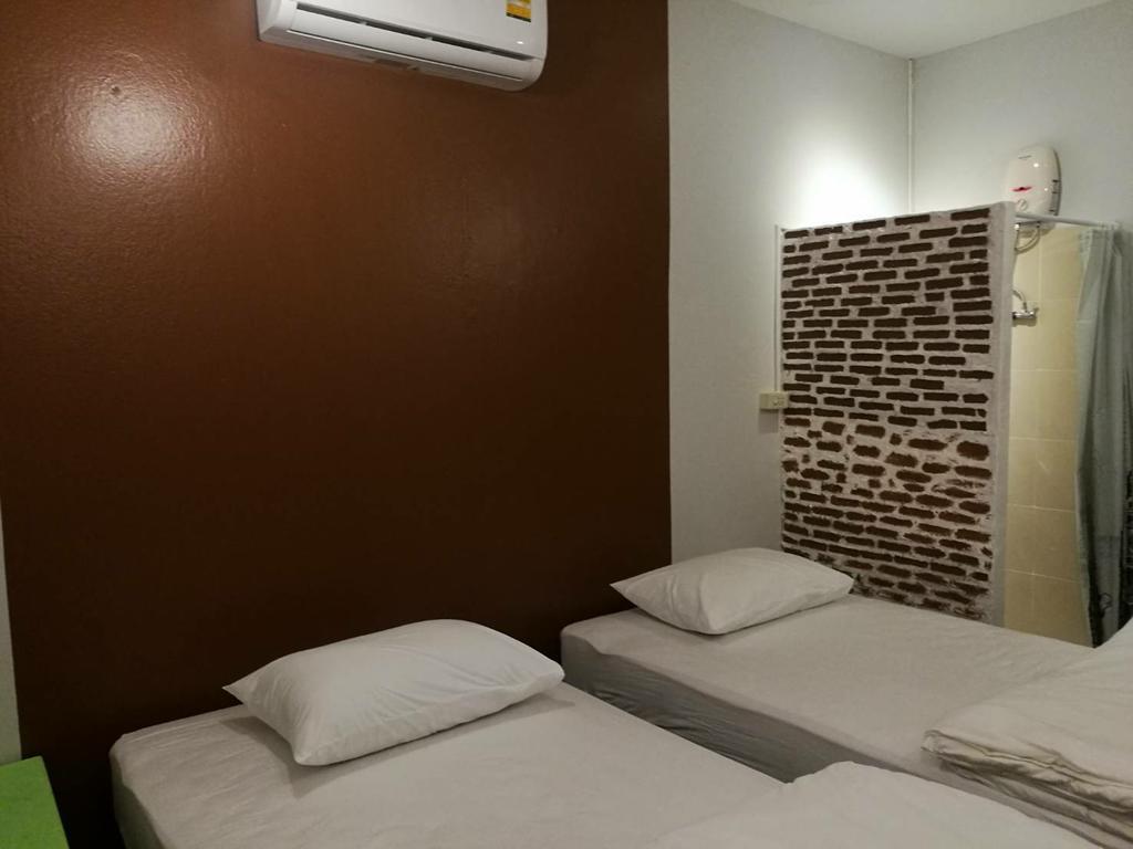 First 1 Boutique Hostel At Sukhumvit 1 Бангкок Экстерьер фото