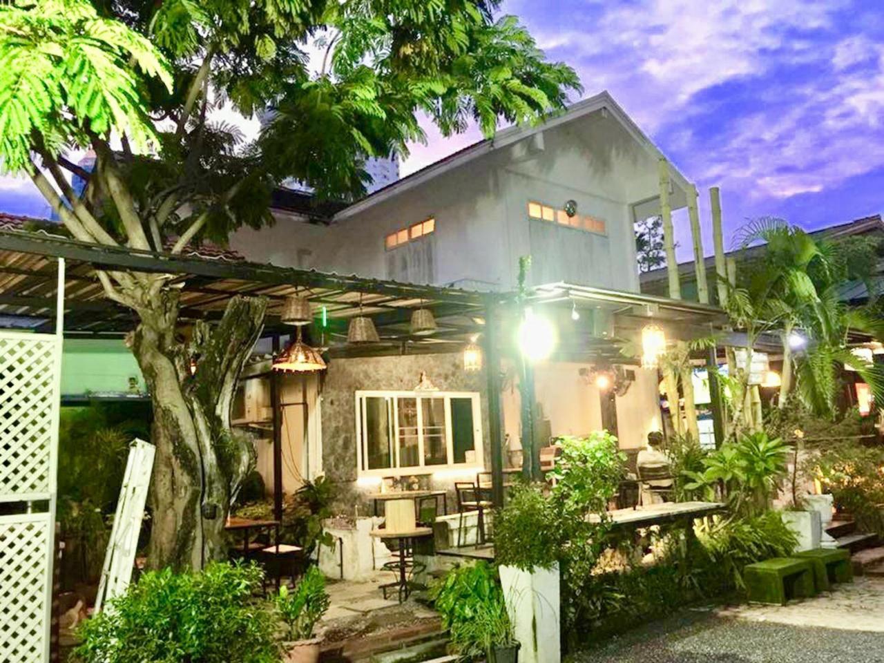 First 1 Boutique Hostel At Sukhumvit 1 Бангкок Экстерьер фото