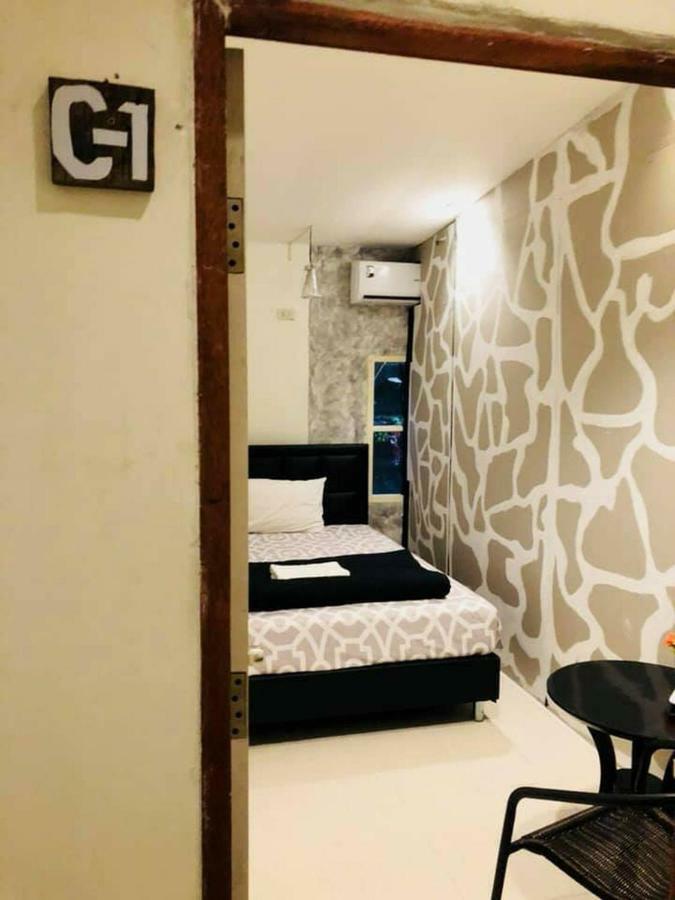 First 1 Boutique Hostel At Sukhumvit 1 Бангкок Экстерьер фото